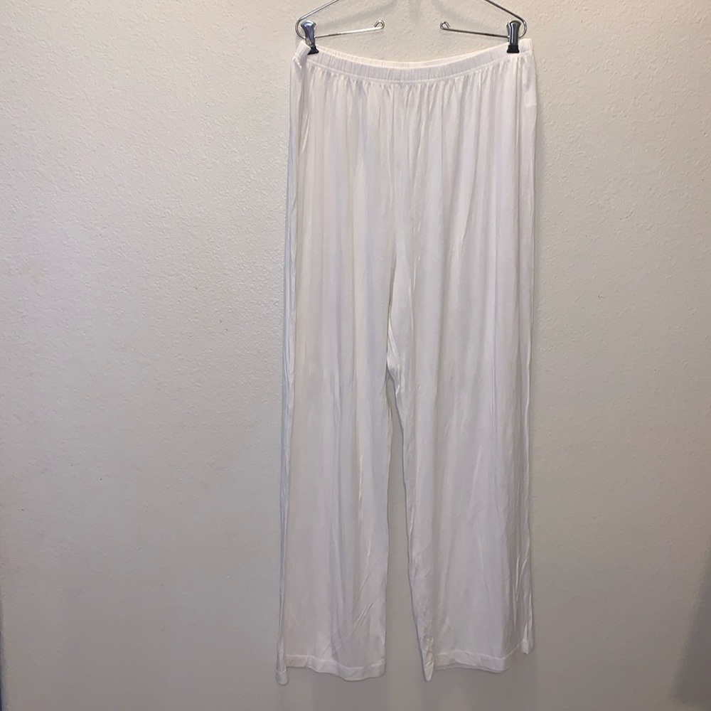 Soft Focus white stretchy pull On casual pants